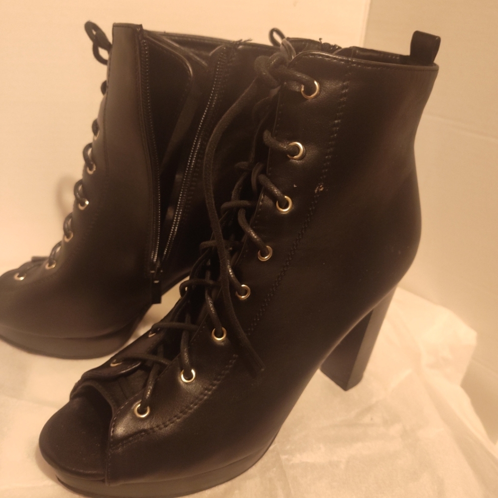 Women's black boots size 10
